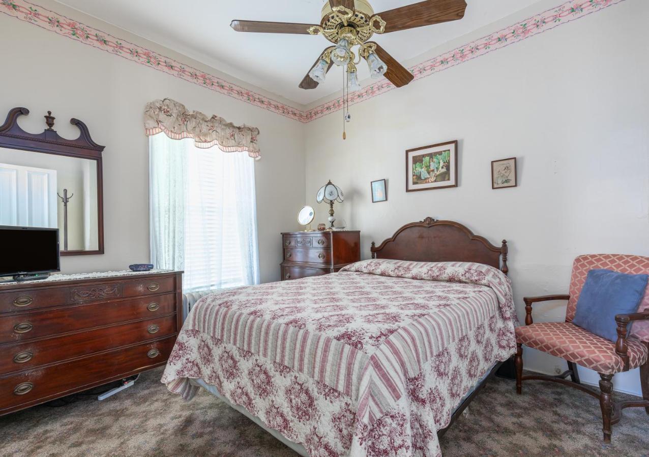 Antoinette'S Apartments & Suites Кейп Мей Екстериор снимка