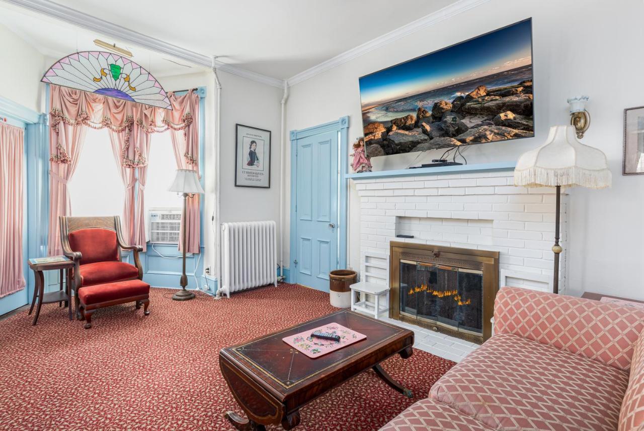 Antoinette'S Apartments & Suites Кейп Мей Екстериор снимка