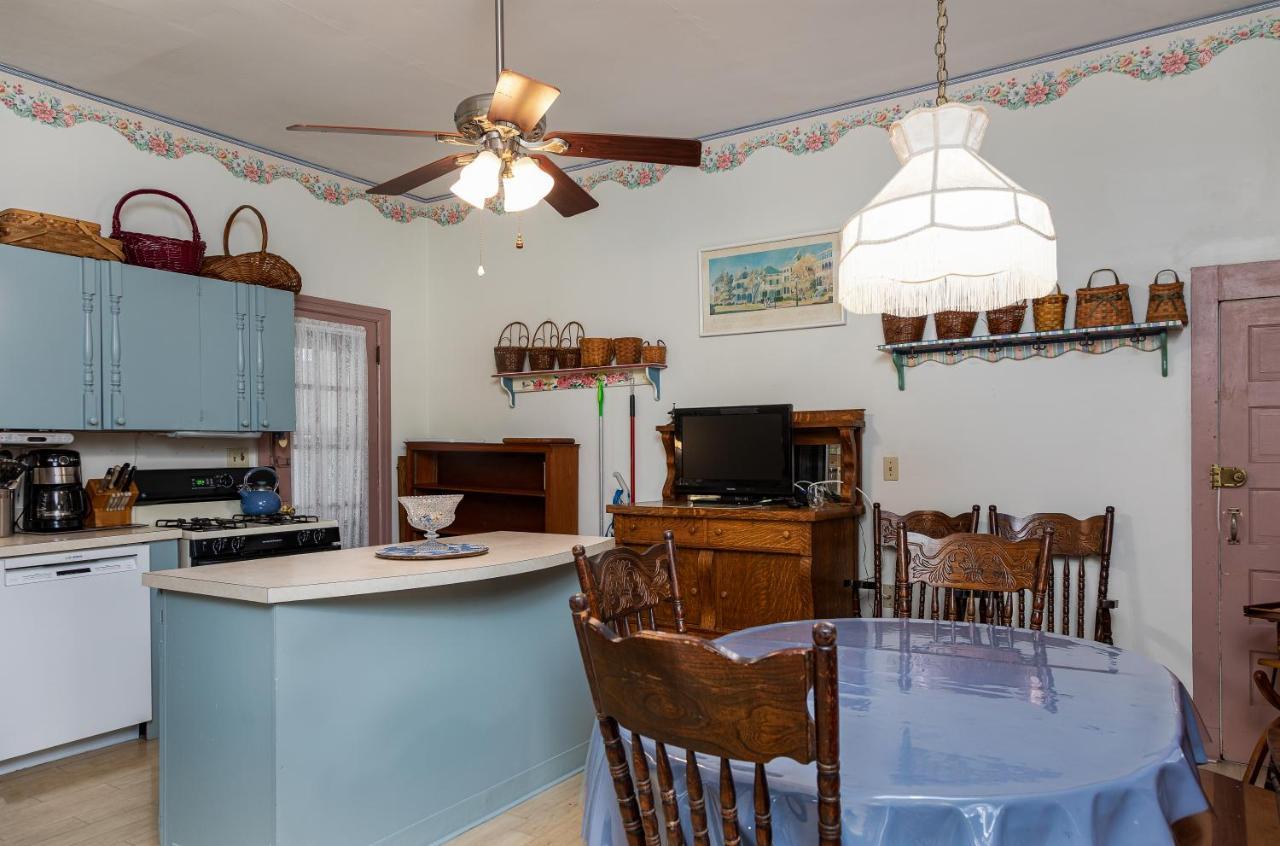 Antoinette'S Apartments & Suites Кейп Мей Екстериор снимка