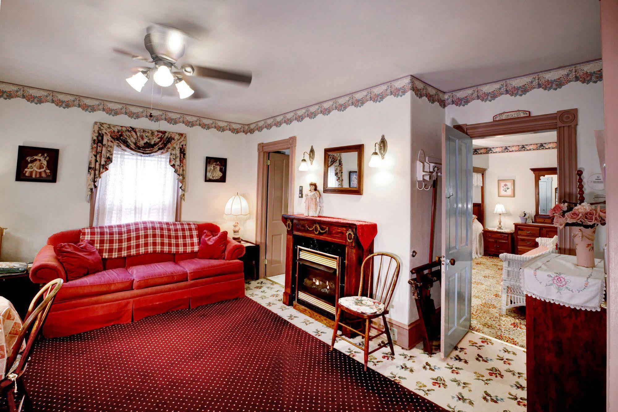 Antoinette'S Apartments & Suites Кейп Мей Екстериор снимка