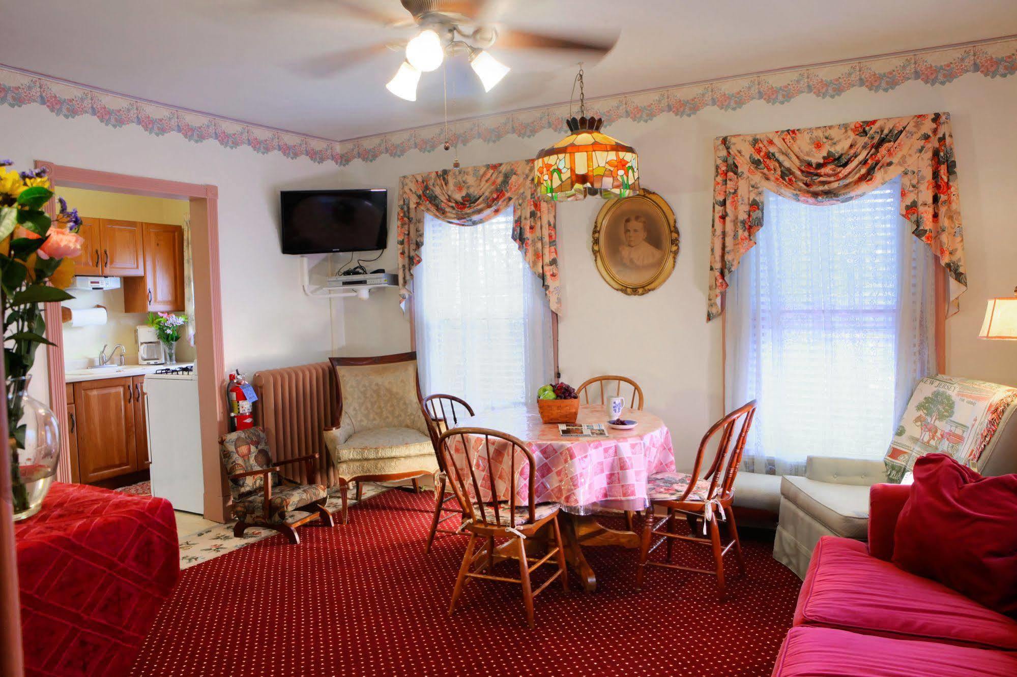 Antoinette'S Apartments & Suites Кейп Мей Екстериор снимка